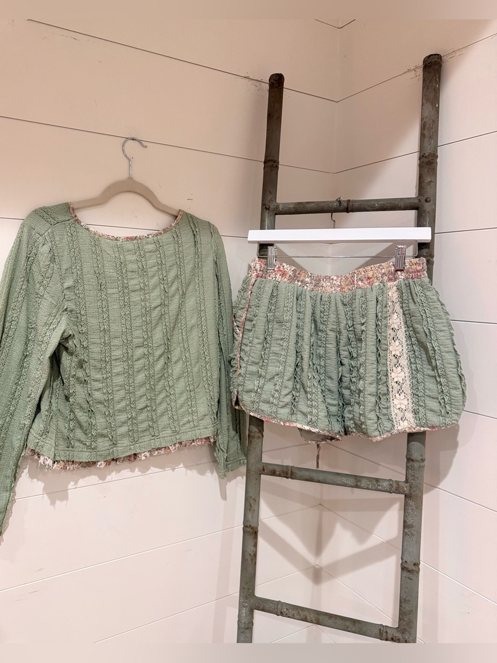 NEW POL Short SET: “The Greta” floral star patch lace shorts and matching top - Picture 3 of 3